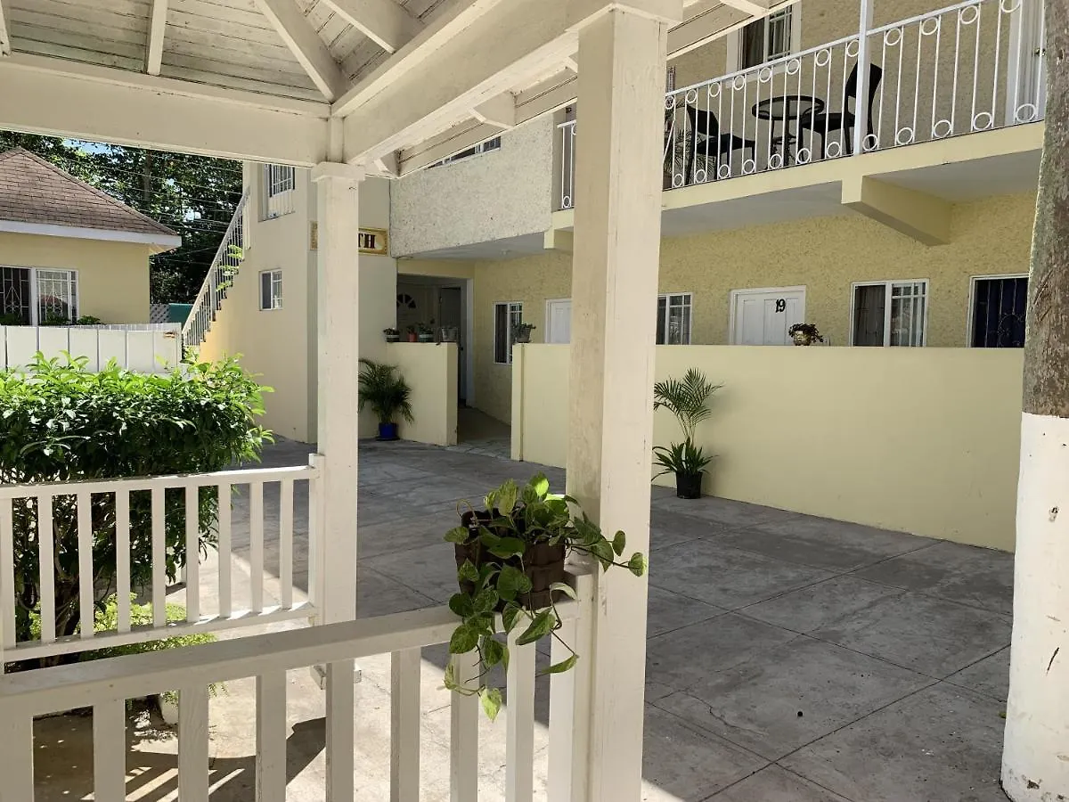 Comfy Stay In Jamaica -Enjoy 7 Miles Of White Sand Beach! Villa Negril