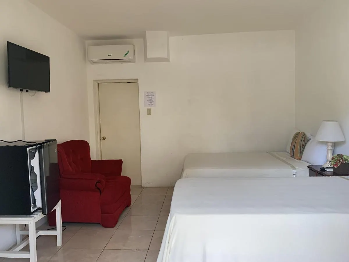 Comfy Stay In Jamaica -Enjoy 7 Miles Of White Sand Beach! Villa Negril