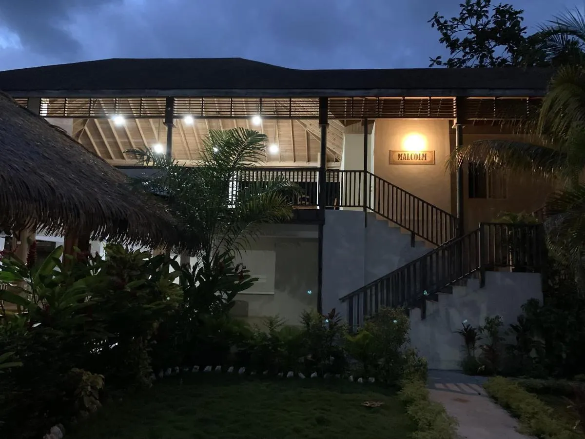 Comfy Stay In Jamaica -Enjoy 7 Miles Of White Sand Beach! Villa Negril